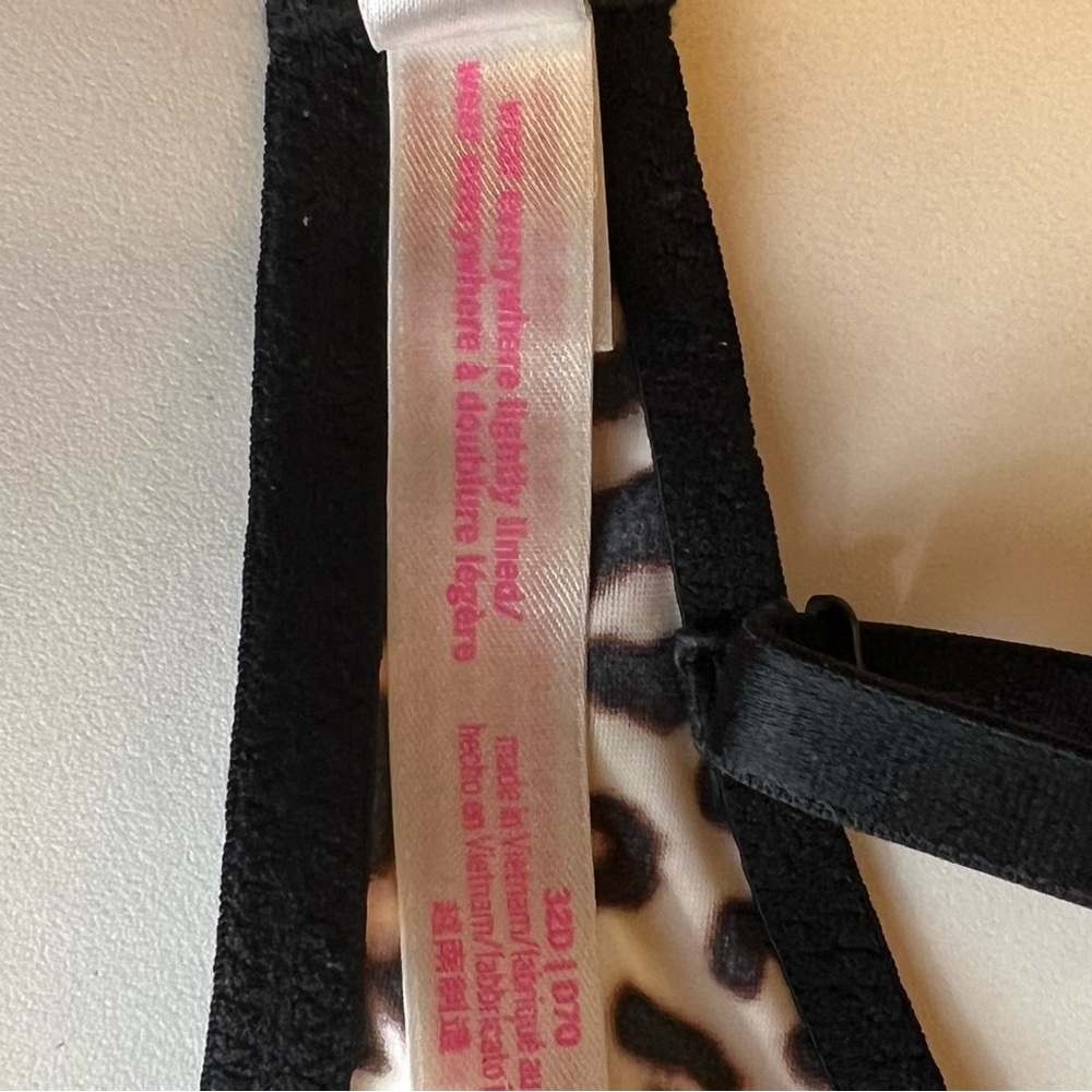 32D  PINK VS  ware everywhere bra  like new - Picture 2 of 5